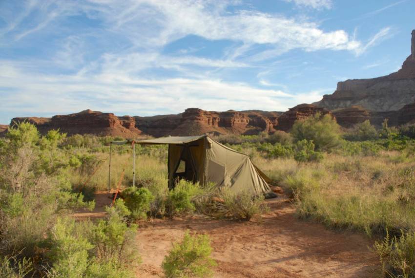 A cozy little tent site in the Green River's wash.